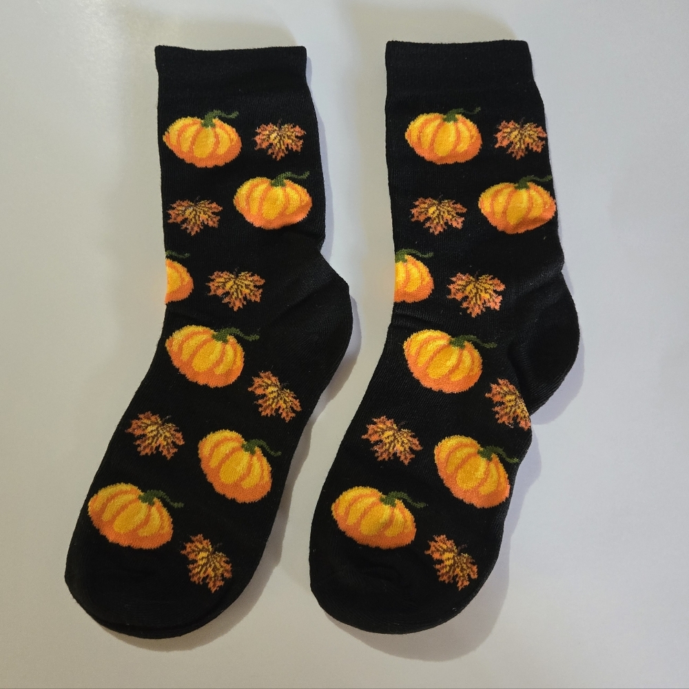 🍒🍒 Pumpkin Patterned Black Socks